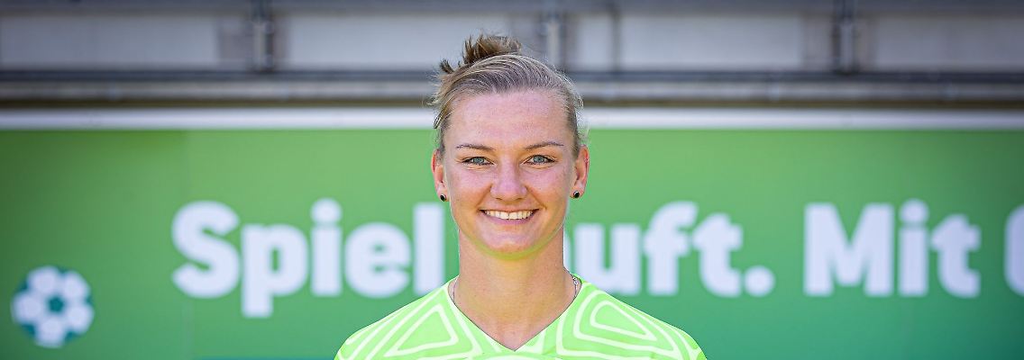 Wolfsburgs Alexandra Popp ist die Förderung der Bundesliga sogar wichtiger als das Thema Equal Pay.