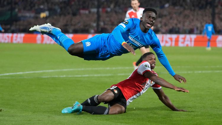 Bamba Dieng hebt in einem Spiel der Conference League ab, anders als am Deadline Day. 