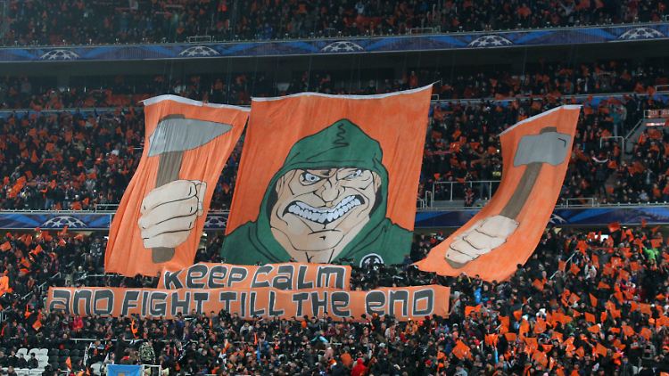 Ein Foto aus längst vergangener Zeit: Die Fans von Schachtar Donezk können seit acht Jahren nicht mehr ins Stadion ihres Heimatvereins.