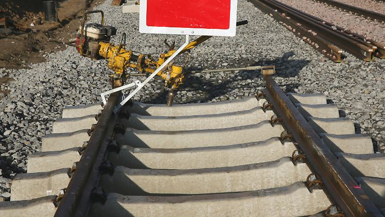 Die Bahn sieht den Verdacht erhärtet, dass mit den Schwellen am Unglücksort bei Garmisch etwas nicht stimmte. (Archivbild)