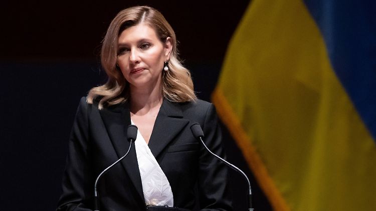 Olena Selenska ist seit 2003 mit dem ukrainischen Präsidenten Wolodymyr Selenskyj verheiratet. 