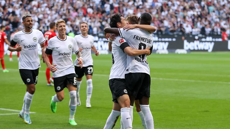 Eintracht Frankfurt schoss sich warm für das erste Champions-League-Spiel der Klubgeschichte.