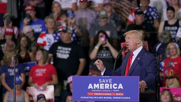 "Wir sind diejenigen, die versuchen, unsere Demokratie zu retten", rief Donald Trump seinen Anhängern zu.