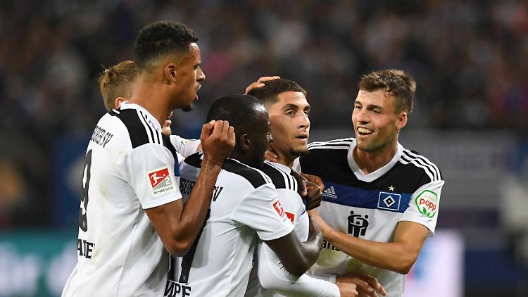 Ludovit Reis hatte einen besonderen Moment und wurde dafür von den Kollegen gefeiert.