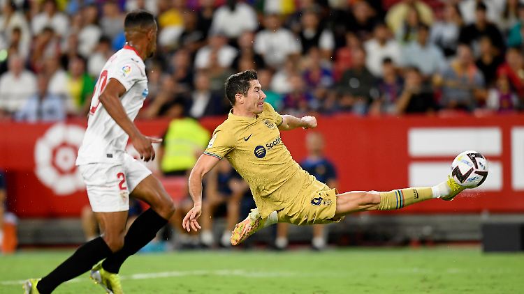Robert Lewandowski trifft artistisch.
