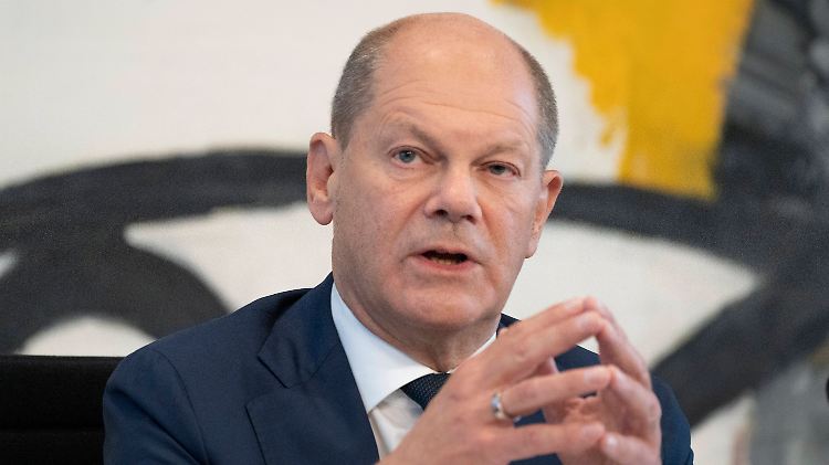 Bundeskanzler Olaf Scholz wiederholt seinen Satz: "You'll never walk alone".