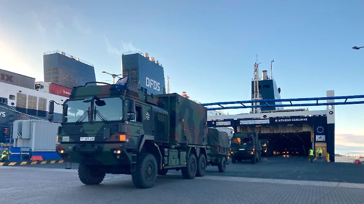 Mit einer Fähre ging es für Soldaten und Soldatinnen sowie militärisches Material von Kiel nach Klaipeda.