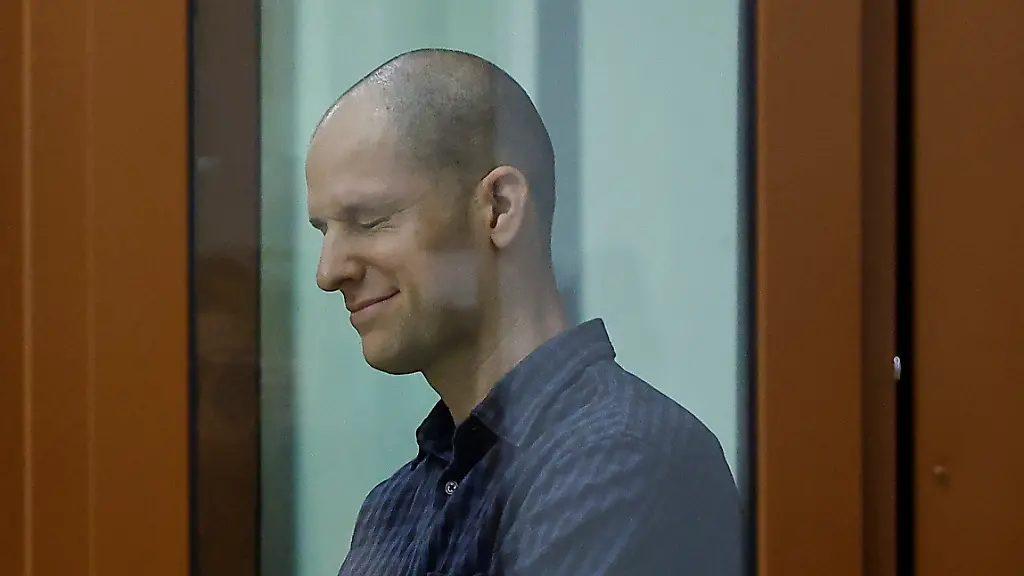 2024-06-26T063158Z-537001878-RC2UI8AHI3P2-RTRMADP-3-RUSSIA-USA-JOURNALIST-TRIAL-1