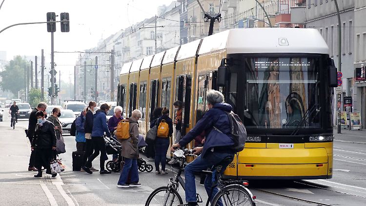 Das 9-Euro-Ticket soll einen (teureren) Nachfolger bekommen. Um die Finanzierung gibt es aber noch Diskussionen. 