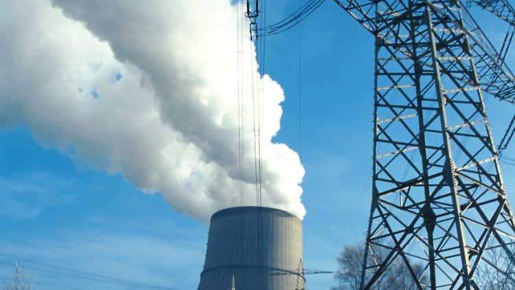 Das Atomkraftwerk Lingen soll weiterhin Ende des Jahres vom Netz gehen - die beiden süddeutschen AKW sollen dagegen einige Monate länger in Betrieb bleiben.