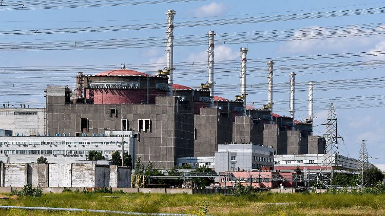 Zwei Experten der IAEA befinden sich derzeit zur Beobachtung der Sicherheitslage im AKW Saporischschja.