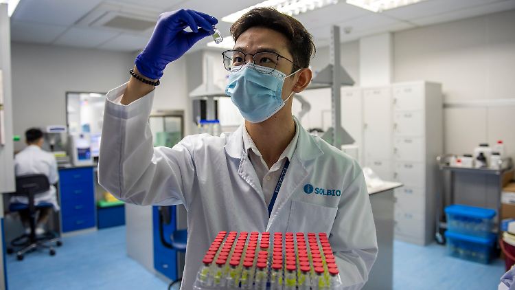 Das chinesische Unternehmen Cansino Biologics forscht an einem Corona-Impfstoff, der inhaliert wird.