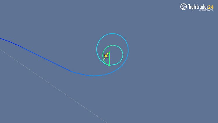 Das von Flightradar24 zur Verfügung gestellte Bild zeigt die Flugbahn der Cessna 551 vor ihrem Absturz in die Ostsee. Einsatzkräfte gehen davon aus, dass die Maschine aufgrund von Treibstoffmangel abstürzte.