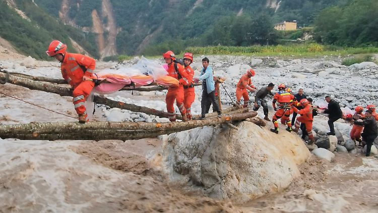 Das Erdbeben in der Region Sichuan hat unter anderem schwere Erdrutsche verursacht. 