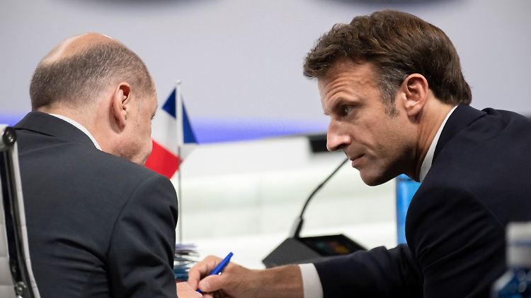Sichern sich Solidarität in der Energie-Frage zu: Scholz und Macron (r.).