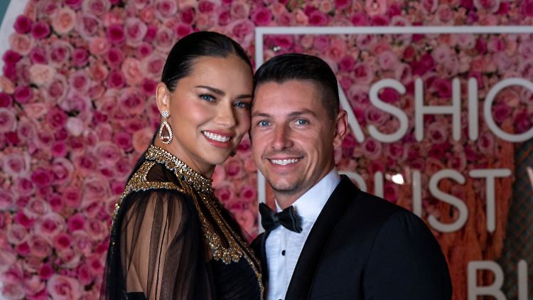Sind seit 2021 offiziell ein Paar: Adriana Lima und Andre Lemmers.