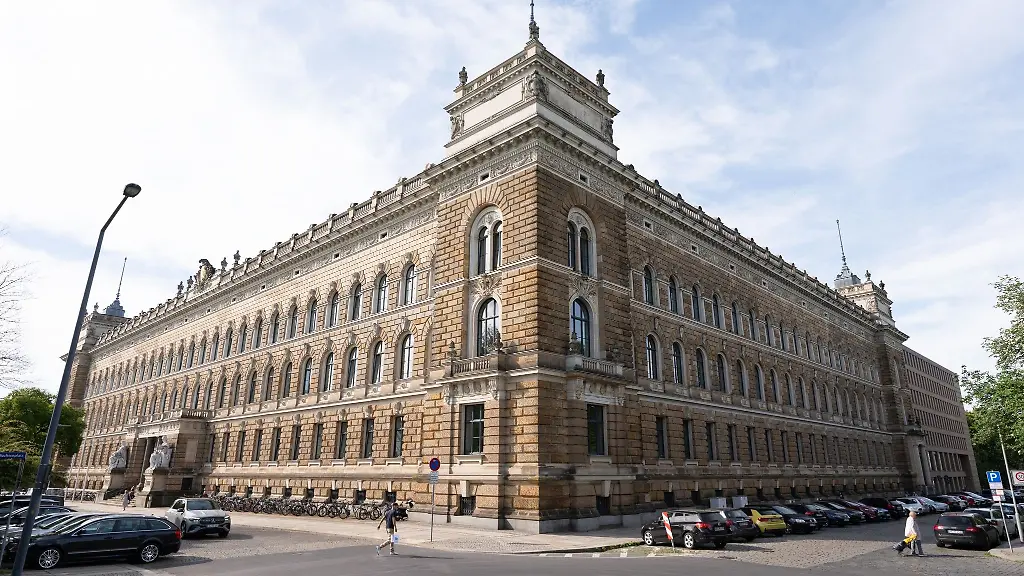 Das-Gebaeude-des-Justizzentrum-Dresden