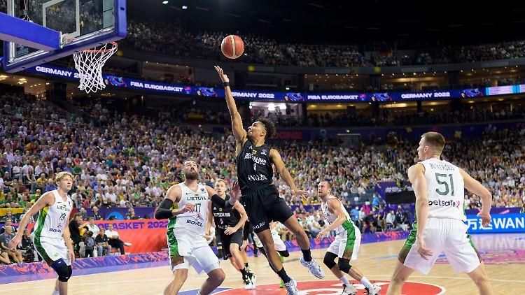 Deutschlands Basketballer rangen Litauen nieder. Mit leichter Hilfe der Schiedsrichter.