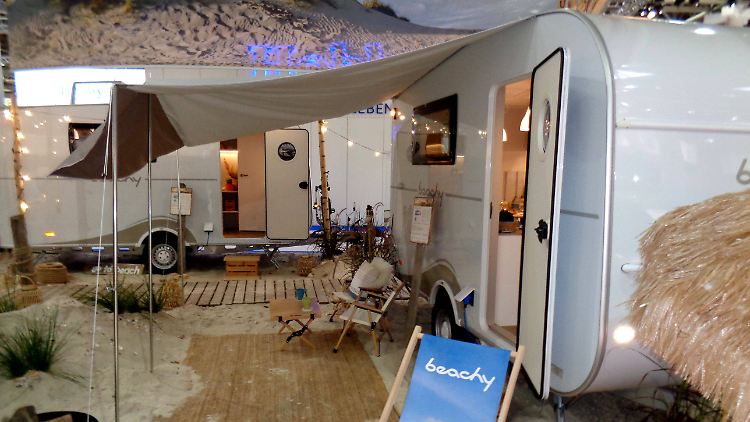 Hobby präsentierte auf dem Caravan-Salon in Düsseldorf mit dem Beachy Air die Studie eines Leichtbau-Wohnwagens.