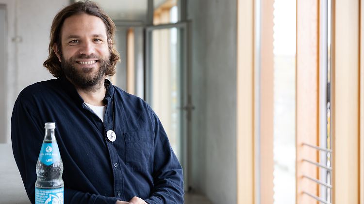 Viva-con-Agua-Gründer Benjamin Adrion findet Jan Böhmermanns Vorwürfe nicht fair: "Wir haben nie gesagt, dass wir den Kapitalismus abschaffen wollen."