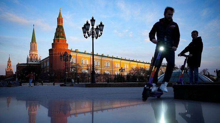 Im nächsten Jahr könnte die russische Wirtschaft um fast zwölf Prozent gesunken sein, heißt es in dem Bericht. 
