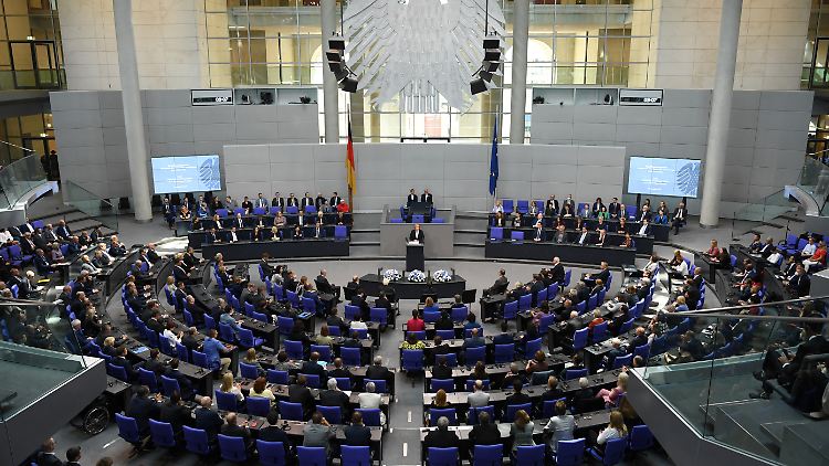 Im Bundestag ist Haushaltswoche, die Opposition kritisiert den Entwurf für 2023.