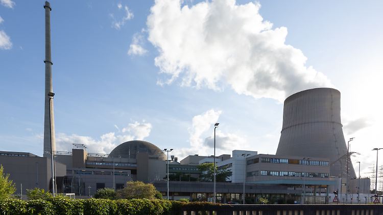 Derzeit sind noch die Kernkraftwerke Emsland (oben), Neckarwestheim und Isar 2 in Betrieb.