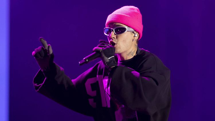 In Europa hatte Bieber im August erstmals seit seiner Gesichtserkrankung wieder auf der Bühne gestanden. 