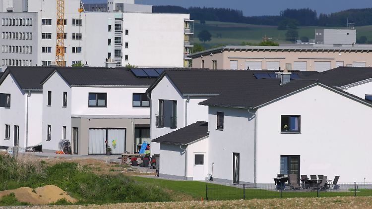 Der Verdacht liegt laut DIW nahe, dass Immobilien als Spekulationsobjekte genutzt werden und es zu Preisblasen kommen könnte.