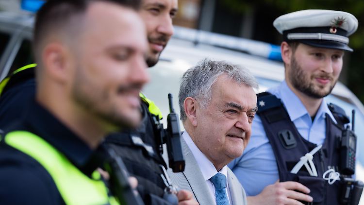 Streifenpolizisten haben sich durch Reuls Äußerungen degradiert gefühlt.