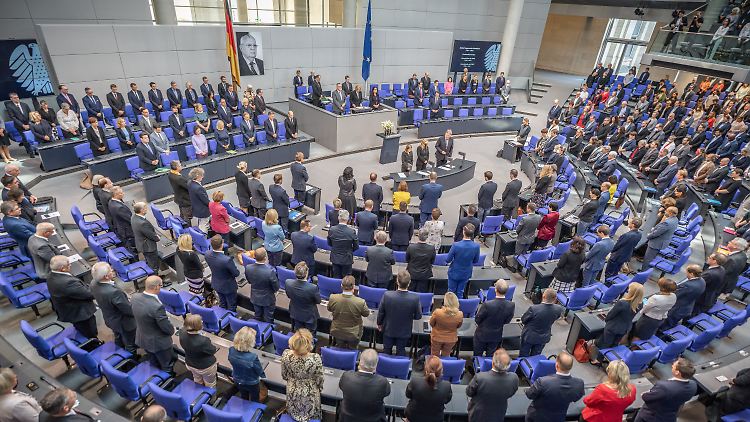 "Er hat die Geschichte unseres Landes und das Leben von Millionen Menschen verändert", sagte Bas.
