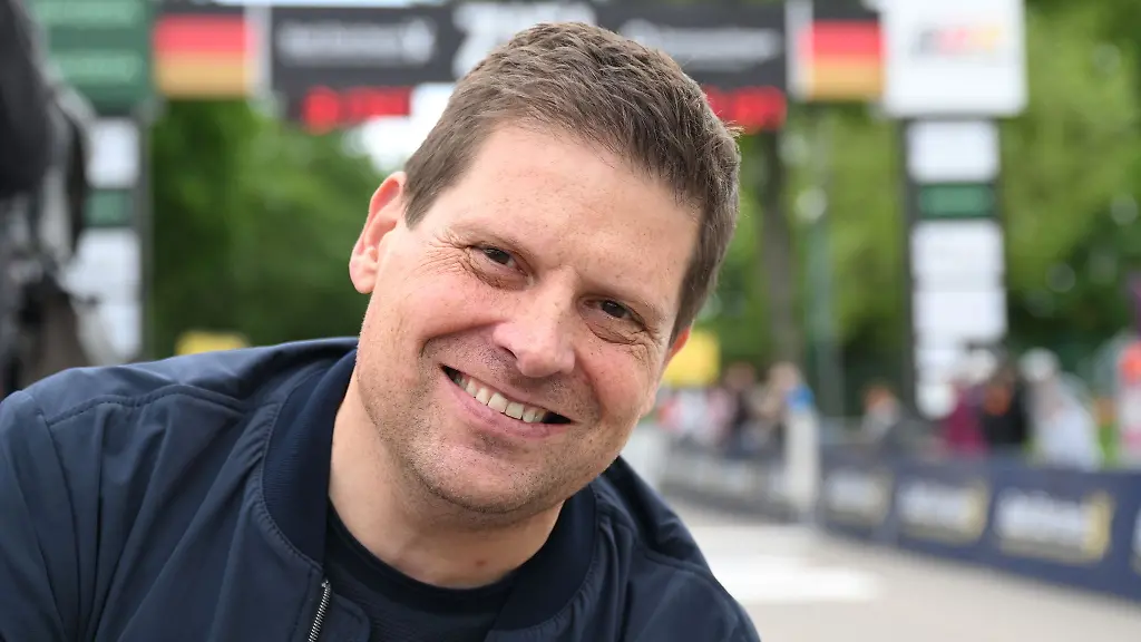 Ich-bin-Tour-de-France-Sieger-und-gehoere-zur-Tour-Geschichte-dazu-Offen-fuer-ein-Gespraech-zu-sein-halte-ich-fuer-wichtig-sagt-Jan-Ullrich