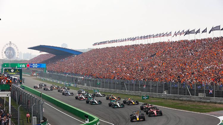 Der Start zum Rennen, das Max Verstappen am Ende für sich entschied.