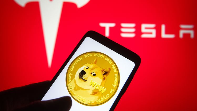 Anfang Mai 2022 stürzte Dogecoin ab, nachdem der Tesla-Chef die Devise in einem Sketch der Comedy-Sendung "Saturday Night Live" als Schwindel bezeichnet hatte.