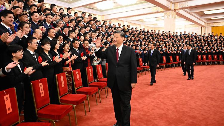 Präsident Xi Jinping will China bis Mitte des Jahrhunderts zum mächtigsten Land der Welt machen.