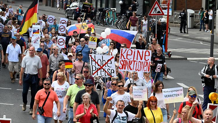 NATO böse, Russland gut - Demo am 4. September in Köln. Bislang hält sich Protest dieser Art in engen Grenzen.