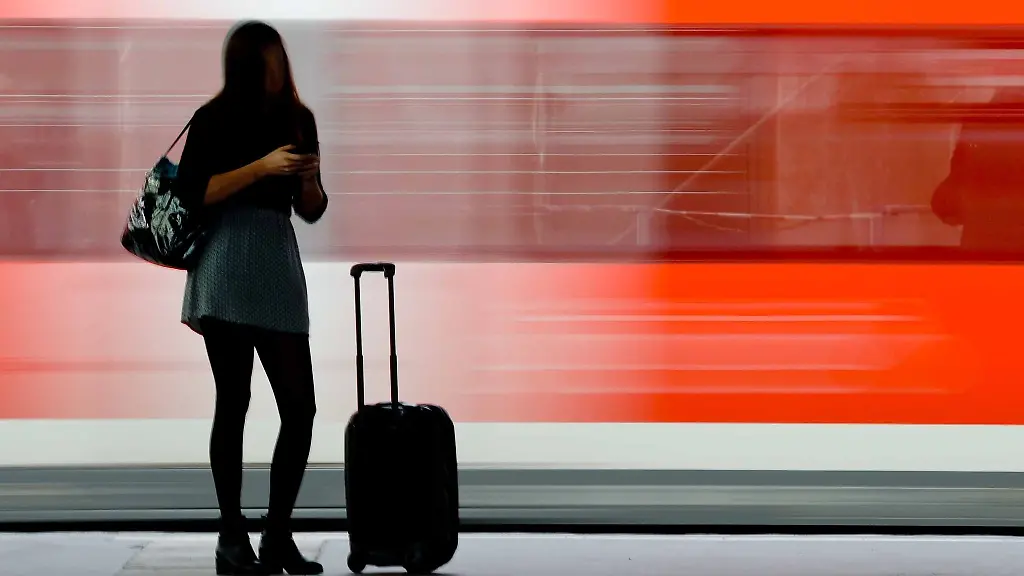 Die-Bahn-kommt-aber-eben-nicht-immer-puenktlich-Eine-App-liefert-Angaben-zur-Wahrscheinlichkeit-fuer-Verspaetungen-und-will-damit-bei-der-Auswahl-moeglichst-zuverlaessiger-Verbindungen-helfen