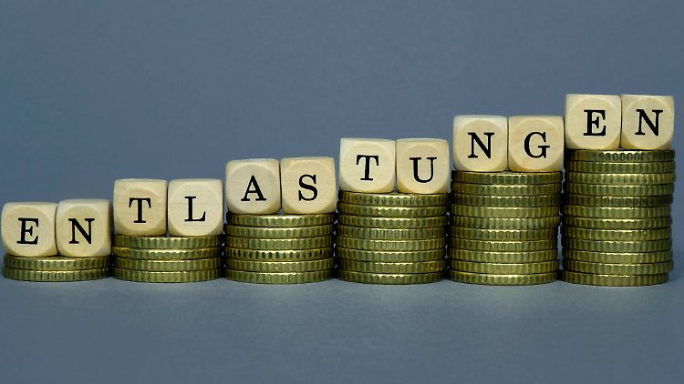 Die Bundesregierung zeigt sich spendabel und hilfsbereit.