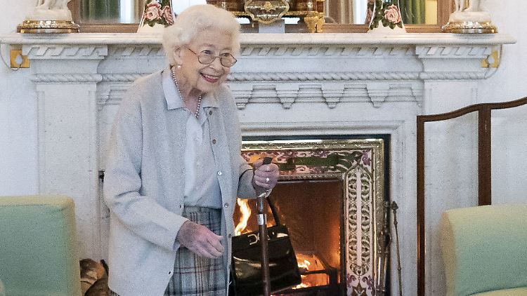 Nicht nur die Briten bangen: Wie schlecht geht es der Queen?