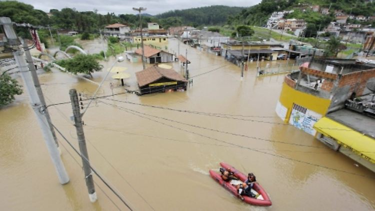 Die Straßen von Franco da Rocha, unweit von Sao Paulo, sind nur noch per Boot passierbar.