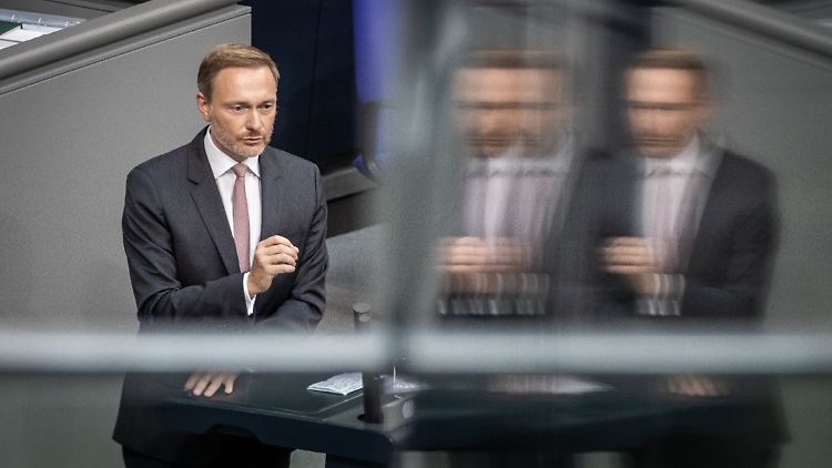 Allerdings könnten nicht alle Folgen der Inflation abgewendet werden, räumte Lindner ein. 