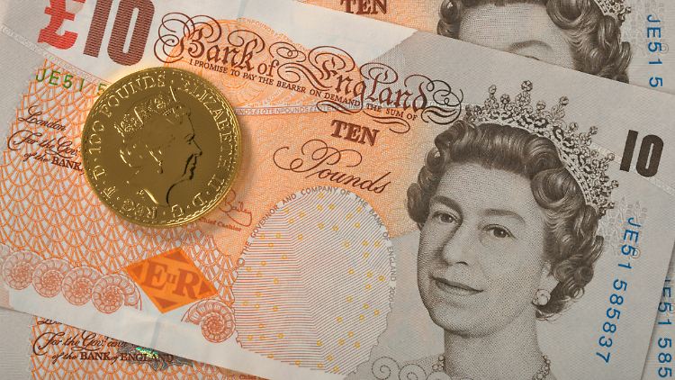 Im Alltag der Briten taucht die Queen auch in den nächsten Jahren noch auf - beispielsweise auf Geldscheinen.