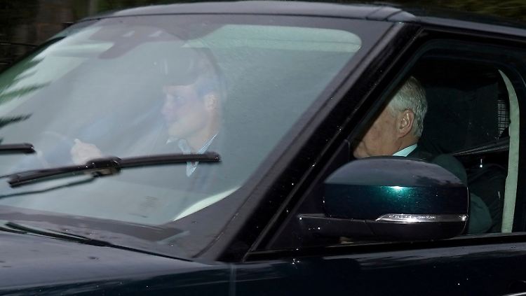 Als William und Andrew in Balmoral ankamen, soll die Queen schon tot gewesen sein.