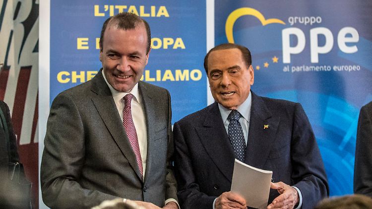 Manfred Weber (l) und Silvio Berlusconi (r) standen schon länger im Austausch - wie hier bei einem Treffen in Rom 2018.