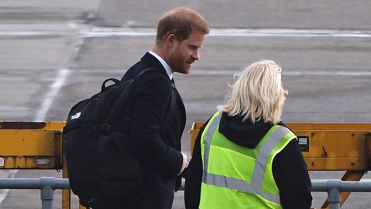 Prinz Harry flog mit einer Maschine der British Airways nach London zurück. 