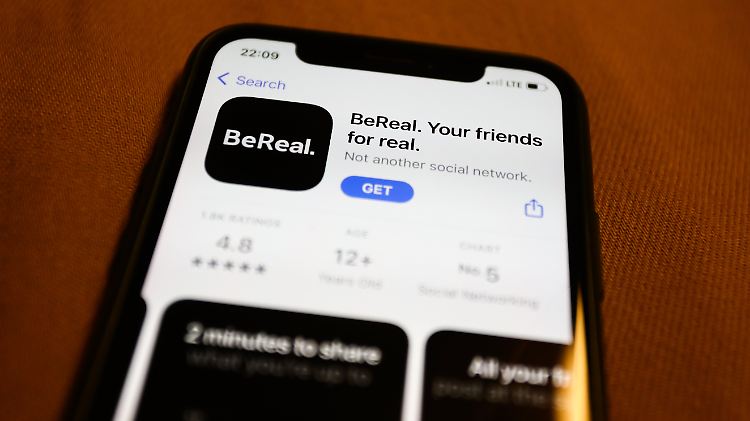 "Deine Freunde in echt": Die App Bereal will aufräumen mit der "Fake"-Show auf sozialen Plattformen und zeigen, wie das Leben wirklich ist.
