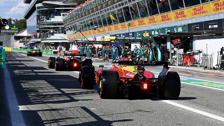 Gerade noch in der Boxengasse, jetzt schon auf der Pole: Charles Leclerc.