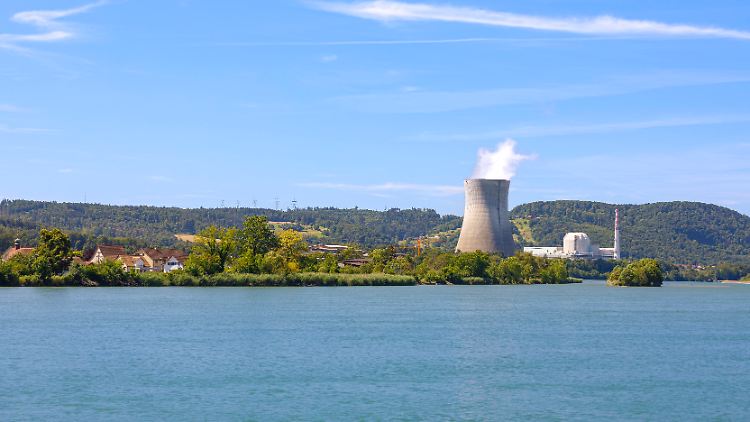 Blick auf das schweizer Kernkraftwerk Leibstadt AG.