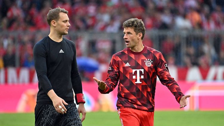 Müller macht seinen Frust Luft: Er ist gar nicht zufrieden mit der Leistung seines Teams.