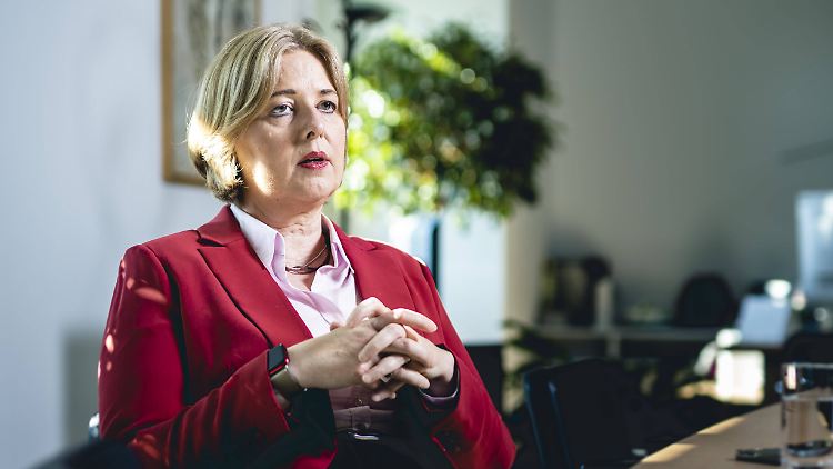 Bas ist alarmiert angesichts der sozialen Lage im Land.
